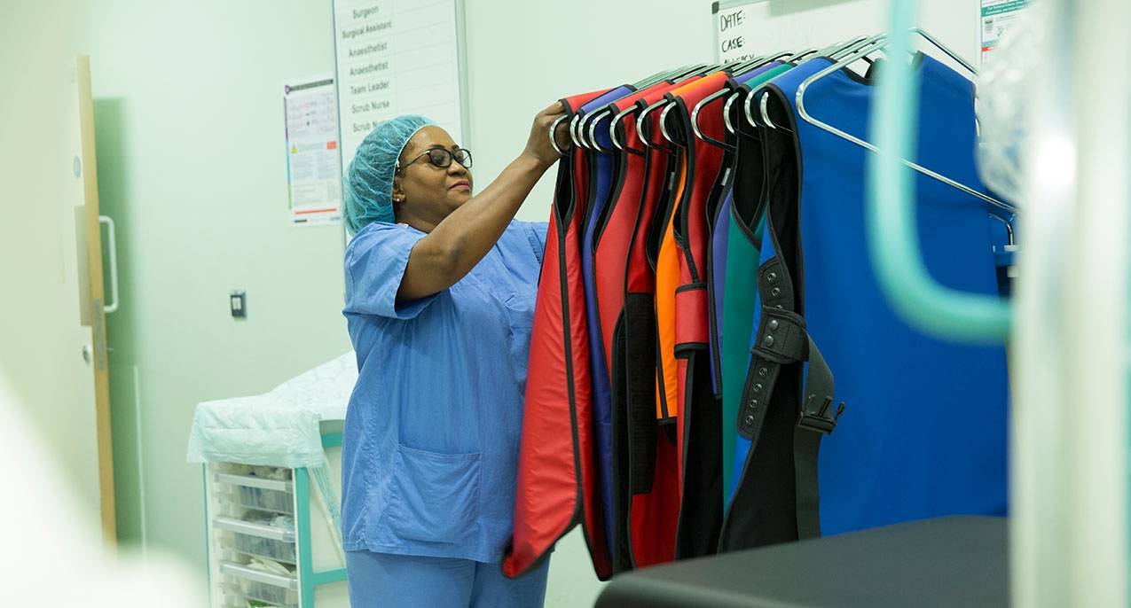 Kaliteli radyasyon koruma ürünleri|ProtecX, müşterilerine kendi bünyesinde üretilen radyasyondan korunma ürünlerini çeşitli stillerde sunmaktadır. Üretilen tüm ürünlerimiz için uzatılmış iki yıllık garanti sunmaktan gurur duyuyoruz.